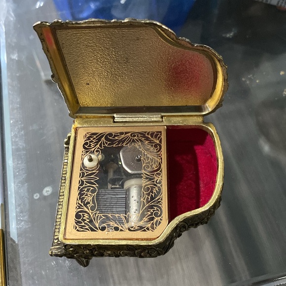Vintage Linden Sankyo Cameo Piano Shape Music Box - Picture 2 of 5